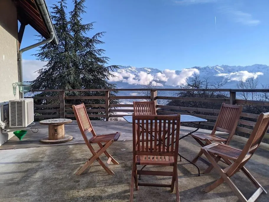 Maison Familiale En Montagne Avec Vue Merveilleuse Sur Le Massif De Belledonne Saint-Bernard  Hébergement de vacances